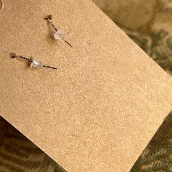 Handcrafted hematite vintage bead dangle earrings - Picture 4 of 4